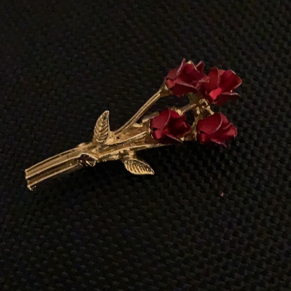 Gold brooch rose never been tested